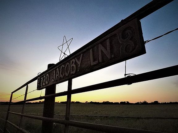 Gate under a Lone Star