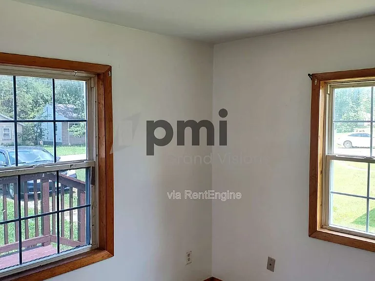 1719 W Olive St — Photo 10