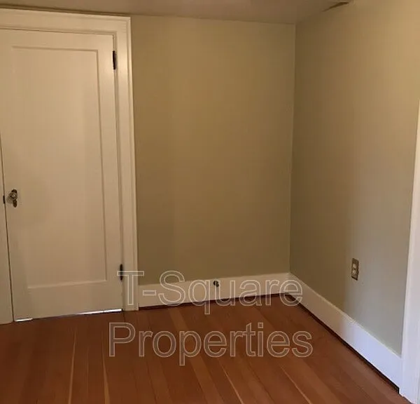 9056 Avondale Rd NE — Photo 17