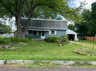 1002 Hubbard St, Mountain Grove, MO 65711