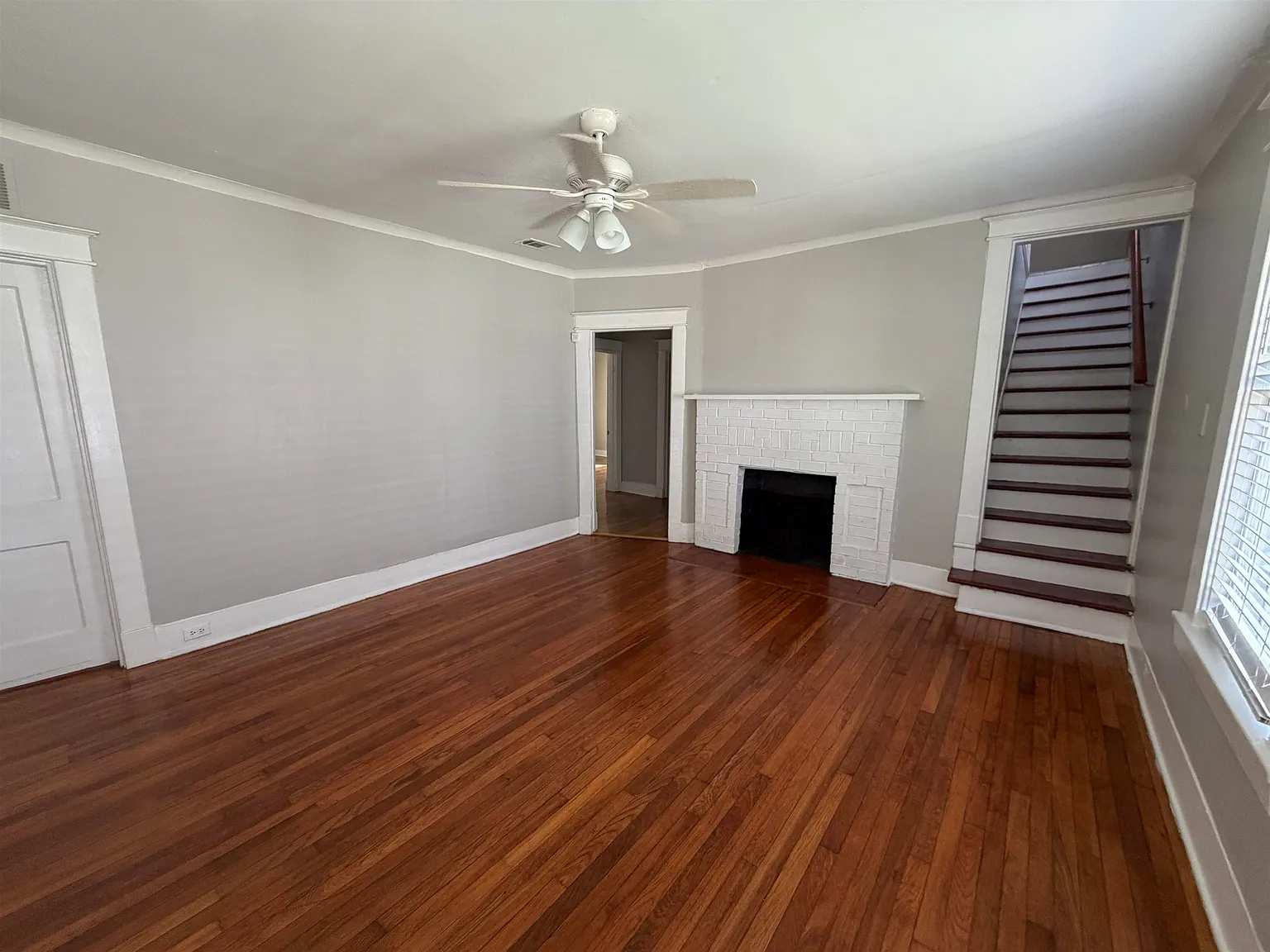 5 bed, 2.0 bath, 1826 sqft, $2,025 — Photo 2