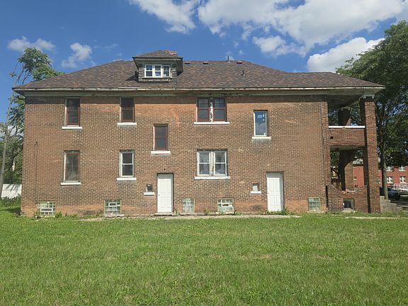 4th image of 2708 W Grand St