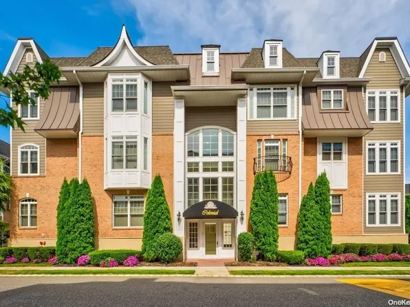 88 Shady Lane #35205, Westbury, NY 11590