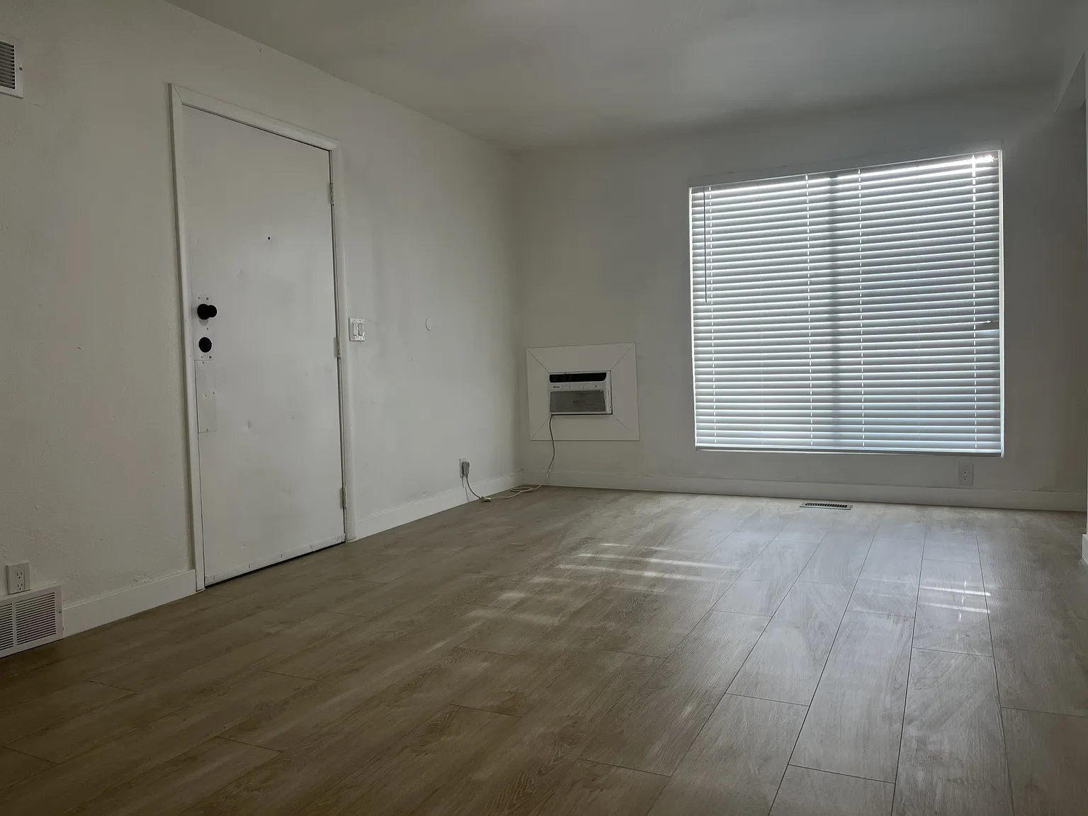 2537 S Lake Park Cir — Photo 1