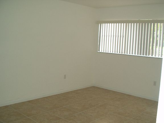 4th image of 7400 NW 85th Ct APT 208