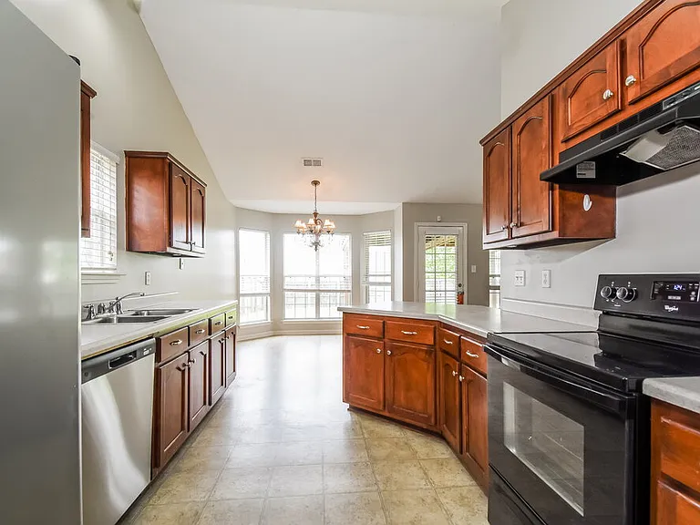 8181 Martin Dr — Photo 9