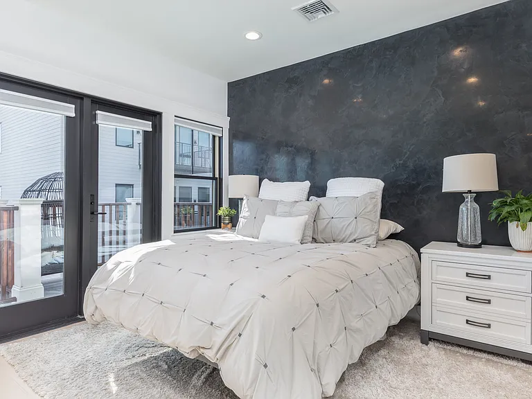 331 Chelsea St #4 — Photo 8