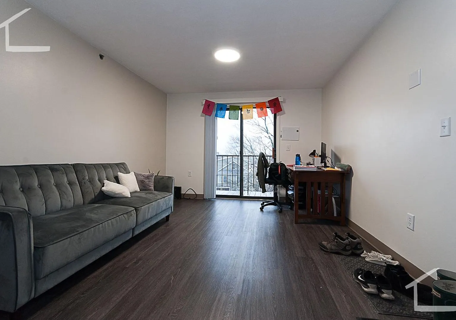 Beautiful 2 bed unit located next to Huntington Circle and the Green Line!! — Photo 1