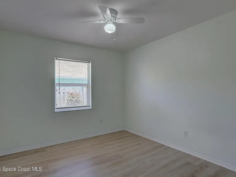 243 Dickens Ave — Photo 21