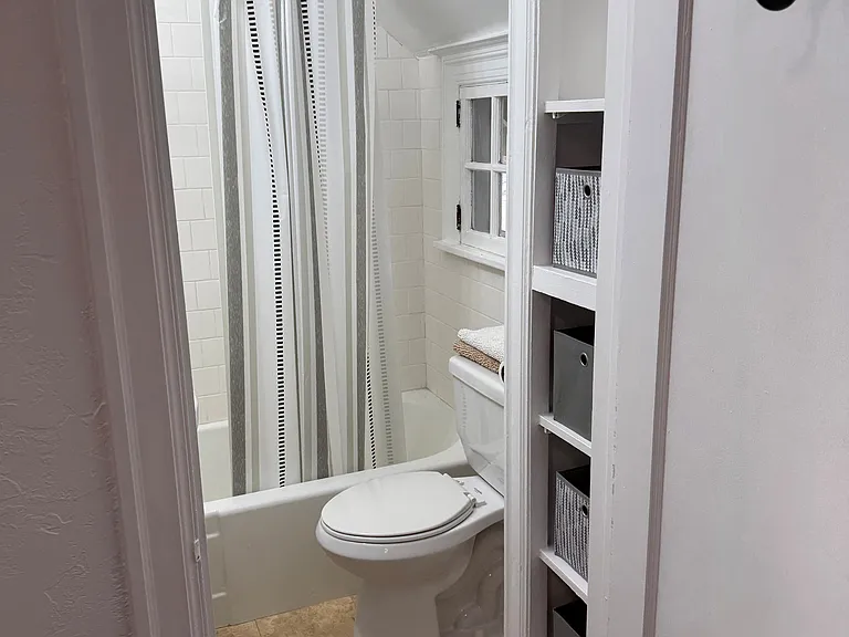 428 S Hemlock St #E — Photo 10