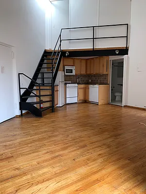 Rented by Chartwell Manhattan Realty | media 4