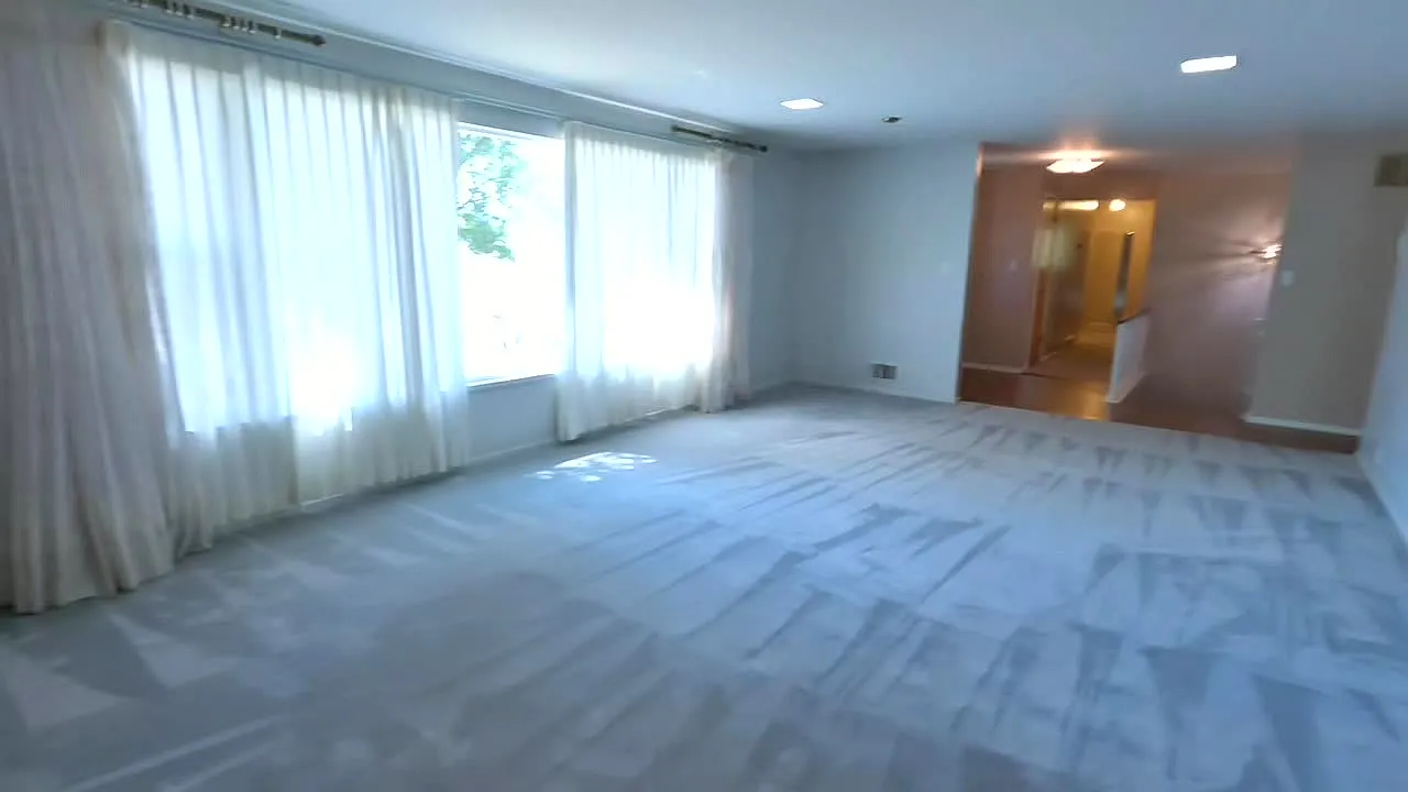 3 bed, 1315 sqft, $1,950 — Photo 2
