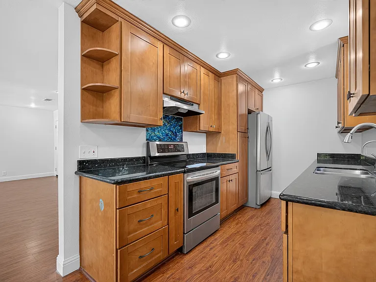 2045 Larsen Ct — Photo 9