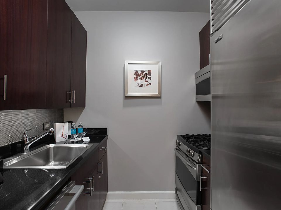 2nd image of 1 Central Park N #1216