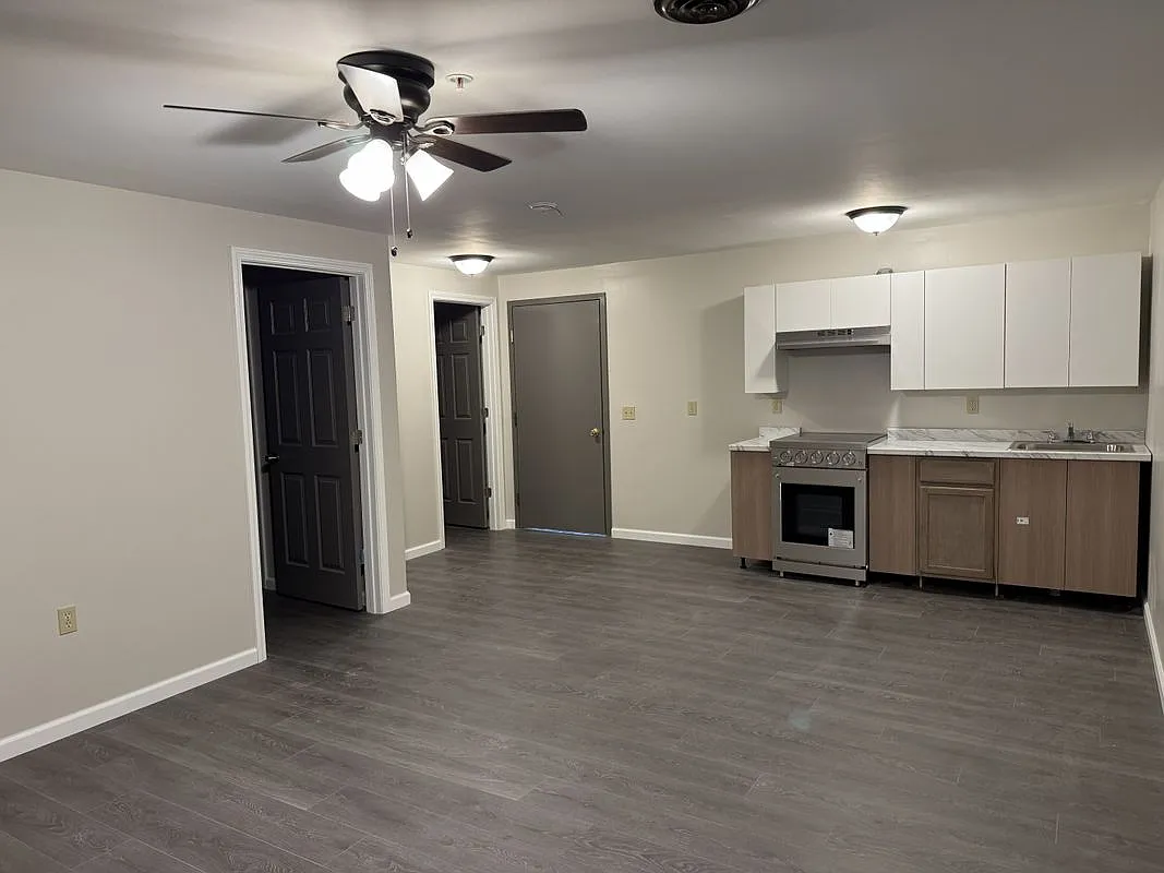 1 bed, 1.0 bath, 463 sqft, $1,350 — Photo 1