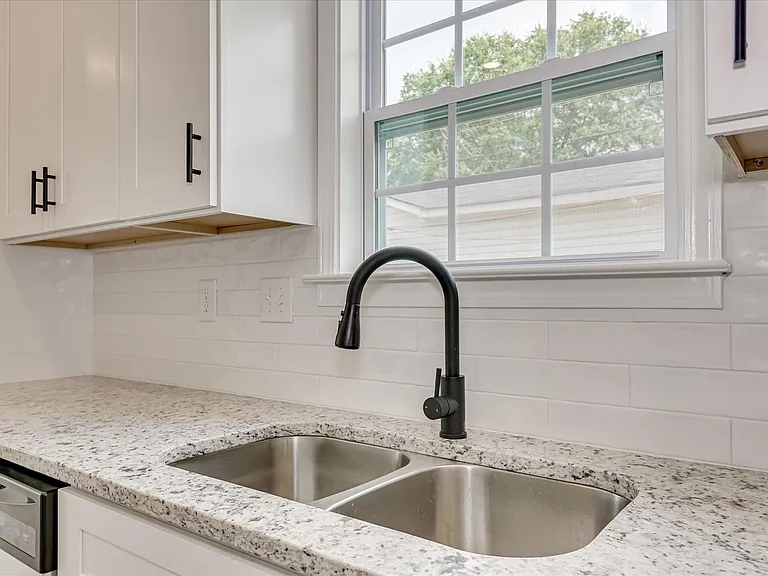 410 Williams St — Photo 11