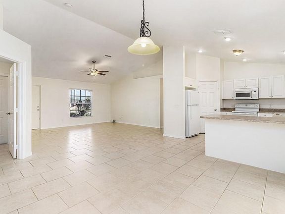 4th image of 926 Plantation Rd