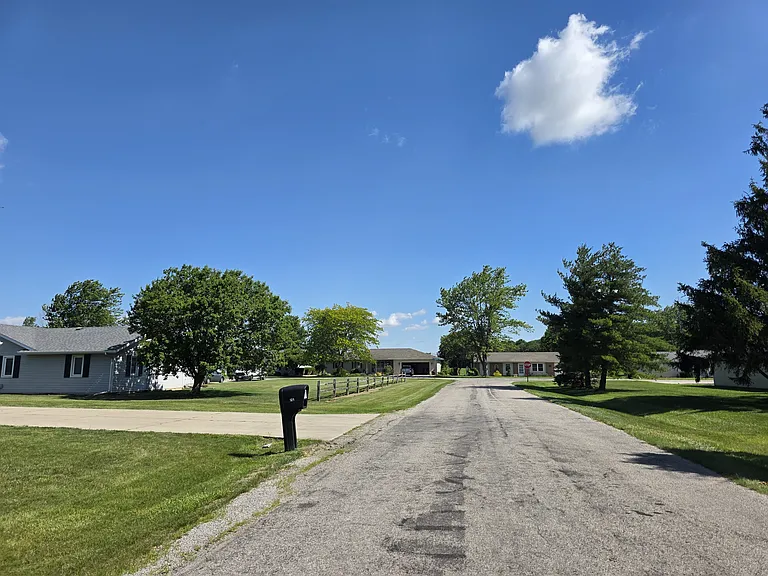 121 Avalon Dr — Photo 3