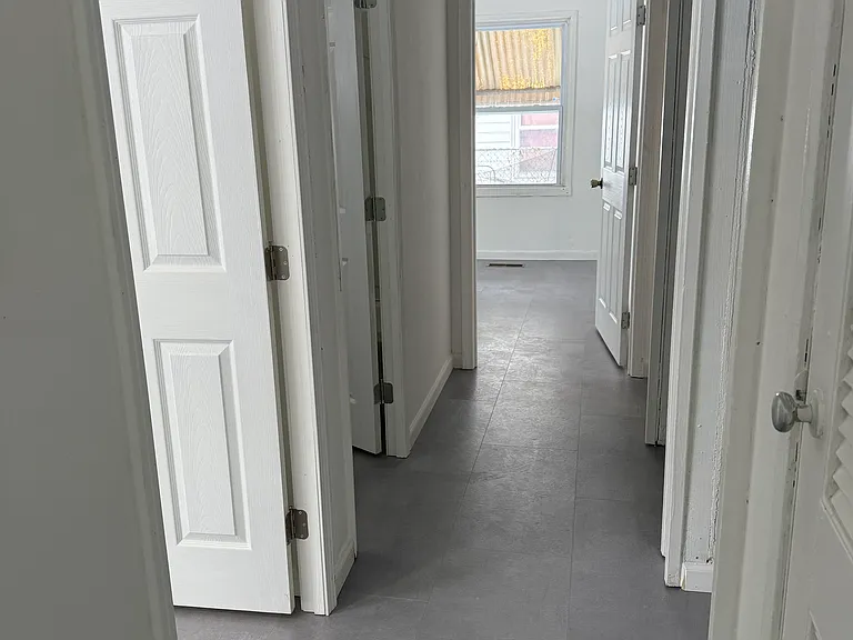 4660 Frankfort Ave — Photo 7