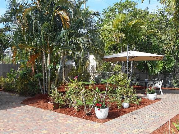 4th image of 832 Biscayne Dr