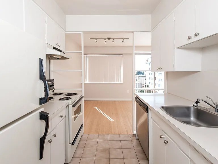 1665 Duchess Ave — Photo 6