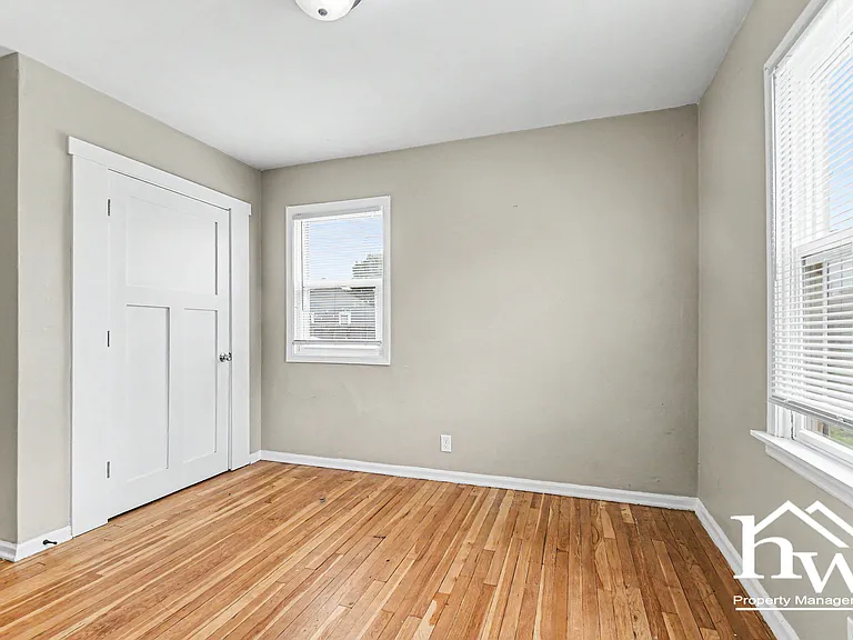 164 S Gladstone Ave — Photo 6