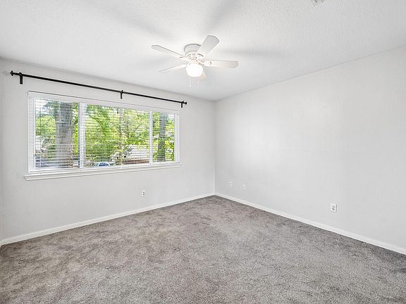 2nd image of 11 Cedar Chase Pl