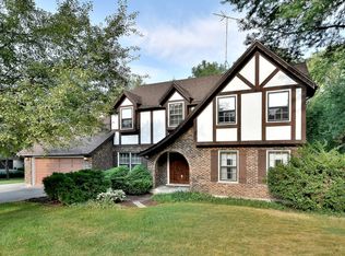 212 King Arthur Ct, Streamwood, IL 60120