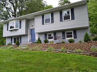 7 Memory Ln, Hopewell Junction, NY 12533