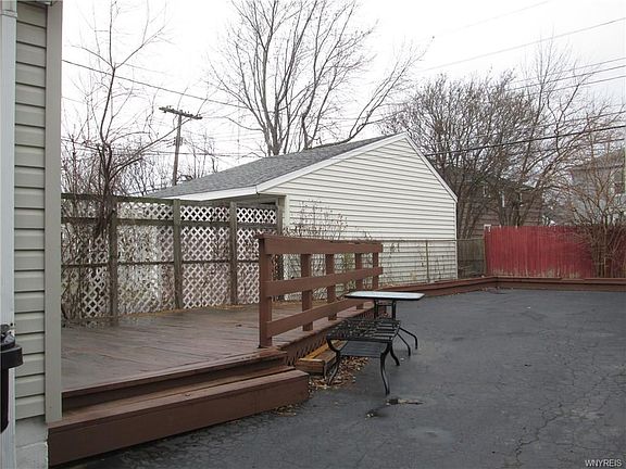 4th image of 201 W Hazeltine Ave