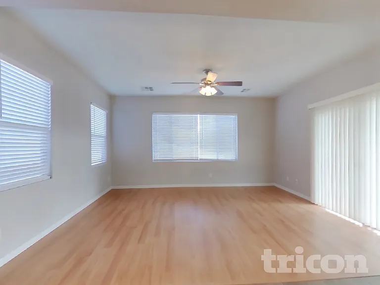 880 W Busa Dr — Photo 3