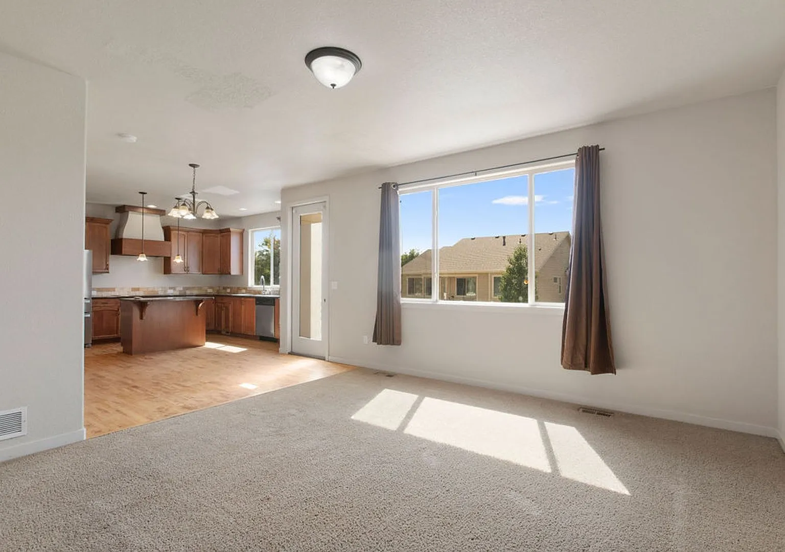 Beautiful 3 Bedroom Home in Evans — Photo 4