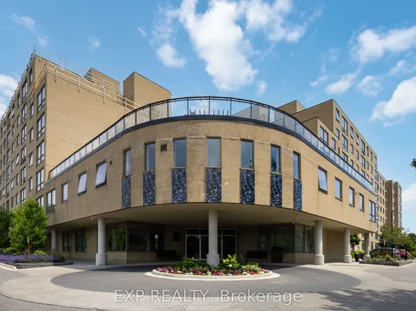 326 Major Mackenzie Dr E #716, Richmond Hill, ON L4C 8T4