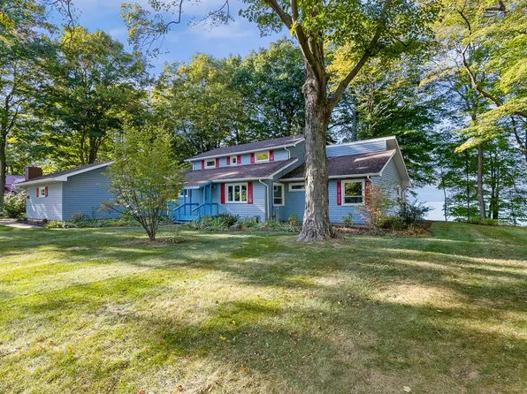 4072 S Shore Dr, Erie, PA 16505