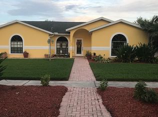 9109 Regents Park Dr, Tampa, FL 33647