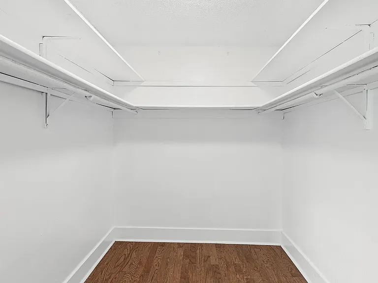 210 Wayside Dr — Photo 3