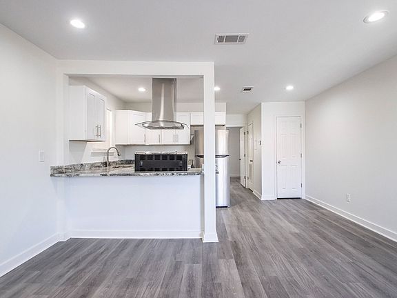 4th image of 201 N Pierce St APT 12
