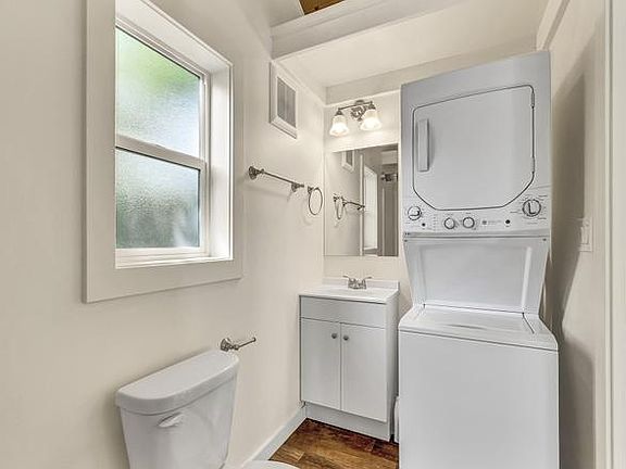 In unit washer and dryer.