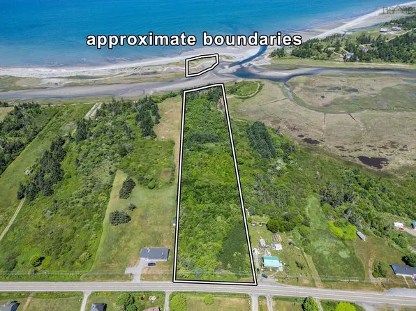 LOT Highway 1, Grosses Coques, NS B0W 1M0