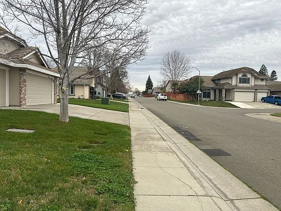 Exterior Neighborhood (street photo)