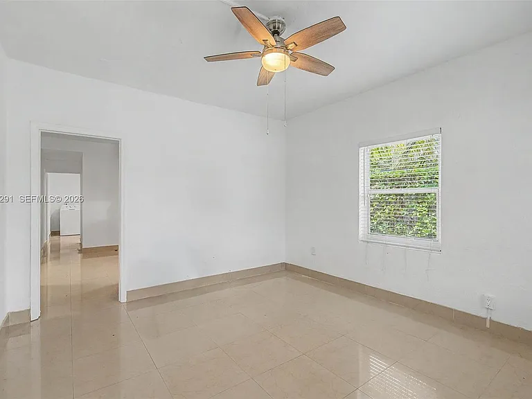 5917 SW 62nd Ter — Photo 7