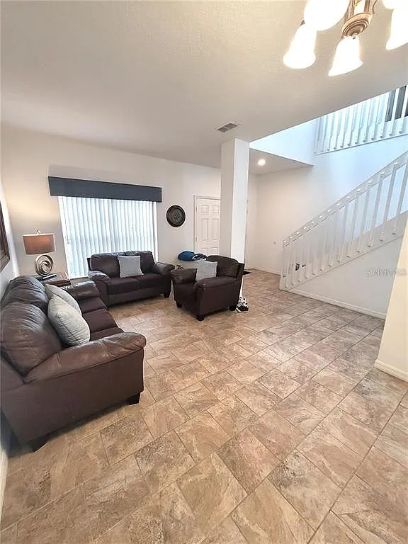 4 bed, 3.5 bath, 2451 sqft, $2,800 — Photo 4
