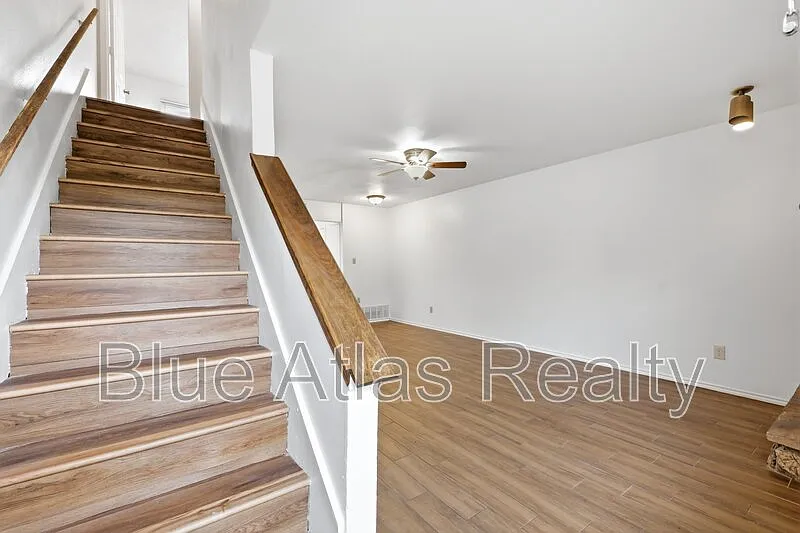 2 bed, 1.0 bath, 1040 sqft, $1,350 — Photo 3