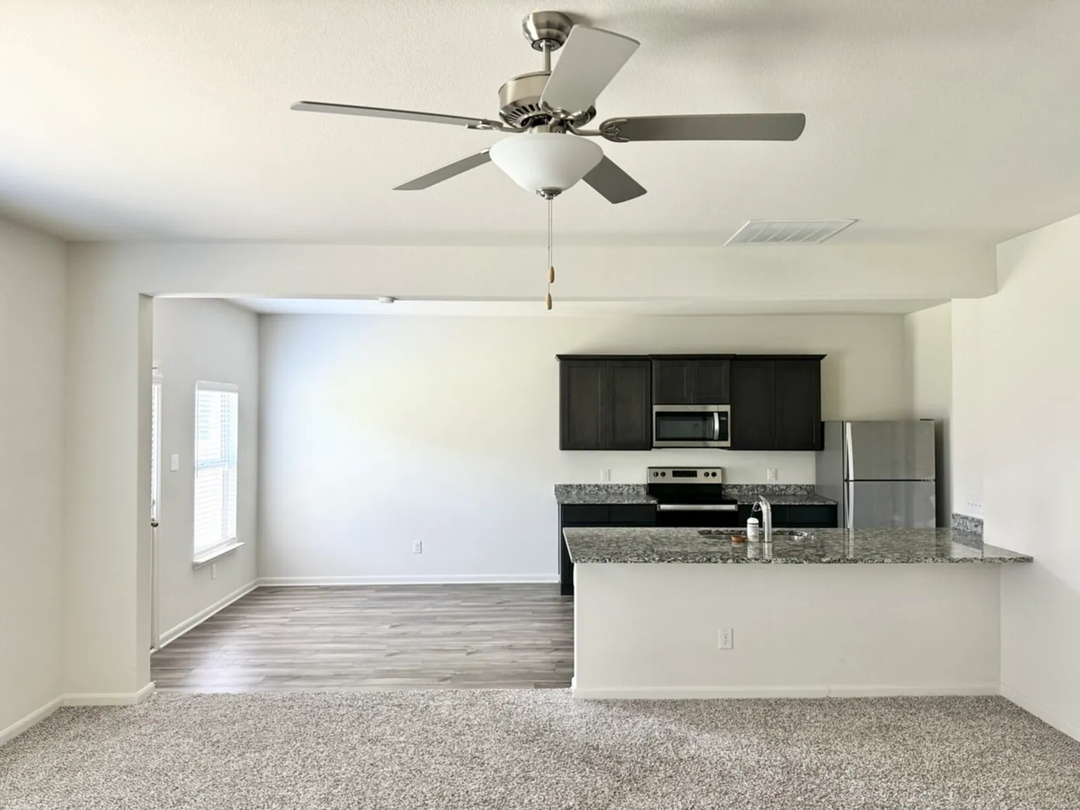 4 Bedroom Home In Seagoville Farms — Photo 2