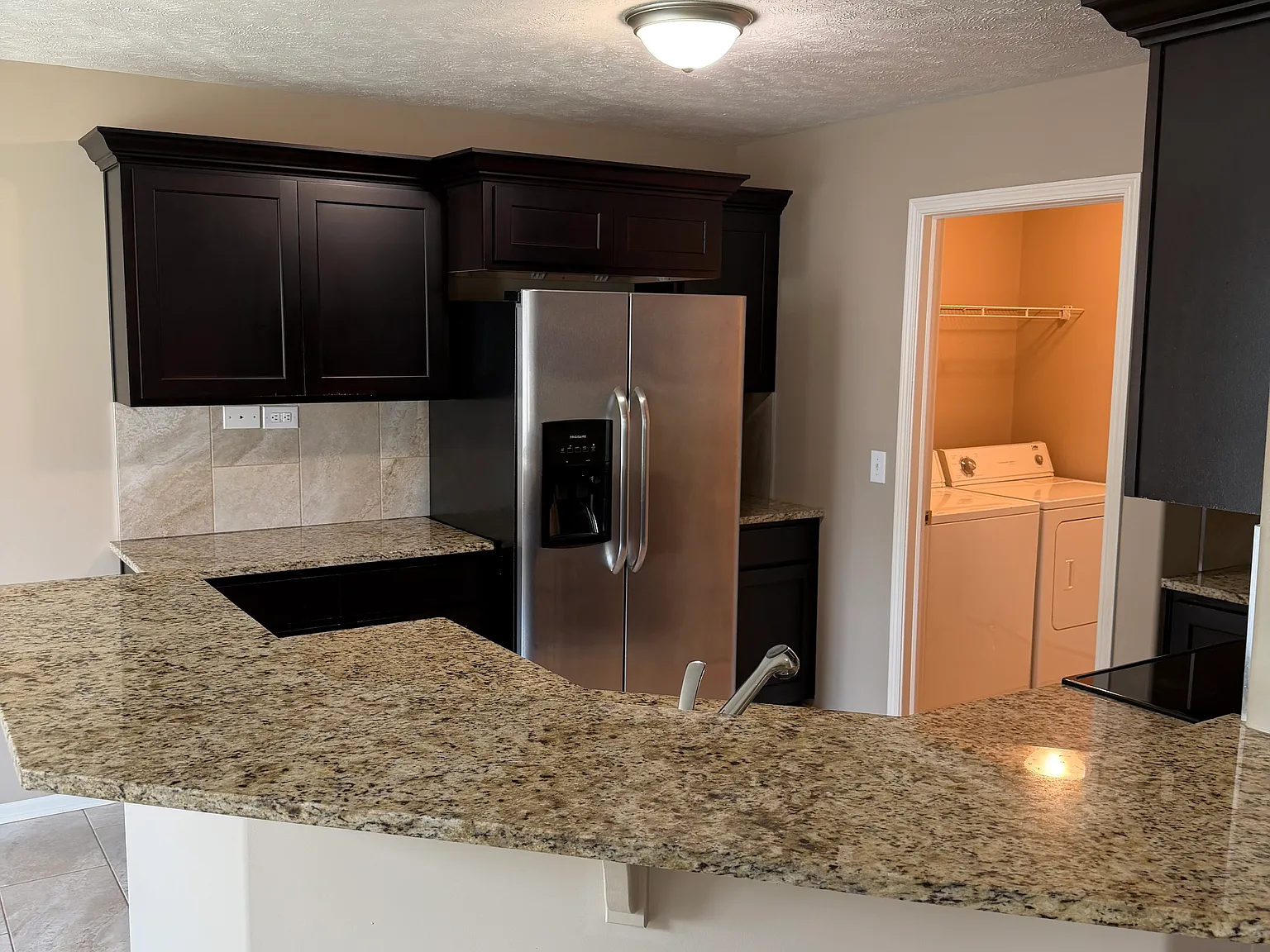 3 bed, 1900 sqft, $1,950 — Photo 2