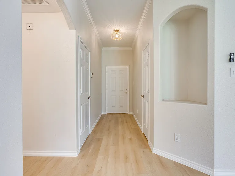 213 Carriage Dr — Photo 11