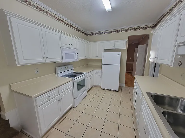 211 Brook Ct — Photo 7