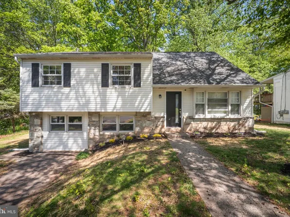 202 Wiltshire Dr, Chalfont, PA 18914