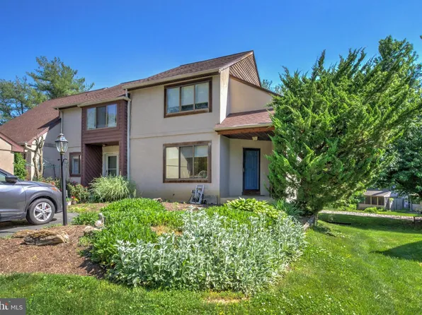 450 Stonegate Ct, Millersville, PA 17551