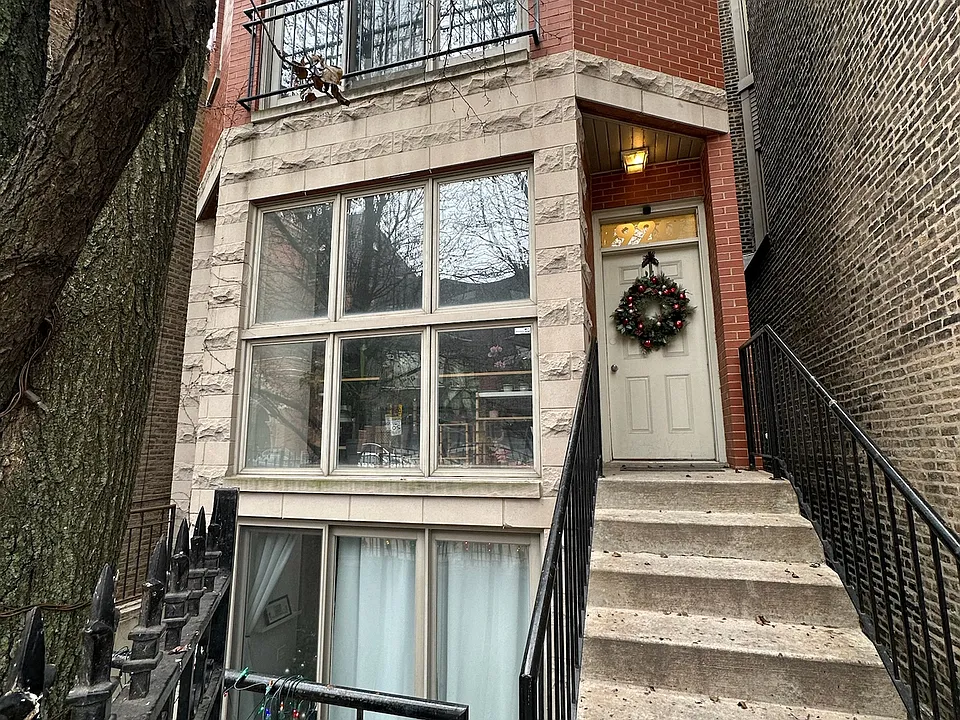 Front entrance to first floor.